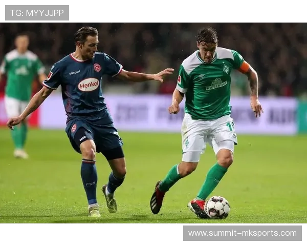 博尼法斯展现强势身体对抗,引领球队攻坚克难 博尼法斯展现强势身体对抗,引领球队攻坚克难