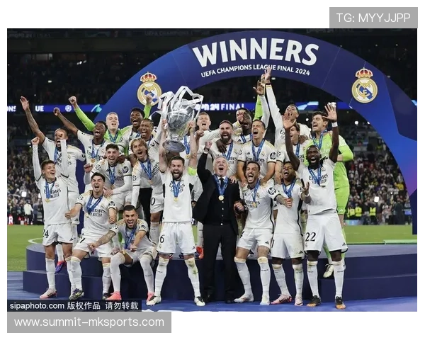 欧国联决赛圈奖杯揭晓,冠军球队荣耀加冕 欧国联决赛圈奖杯揭晓,冠军球队荣耀加冕